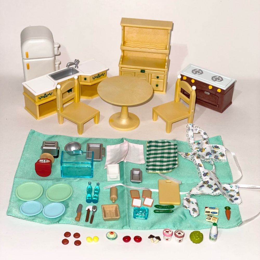 Calico Critters Deluxe Kozy Cozy Kitchen Set Incomplete Furniture (See Pics)
